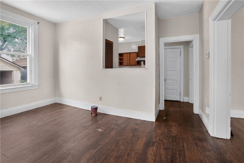2212 Saranac Ave — photo 6