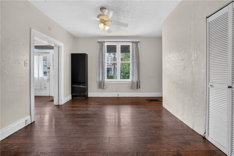 2212 Saranac Ave — photo 7
