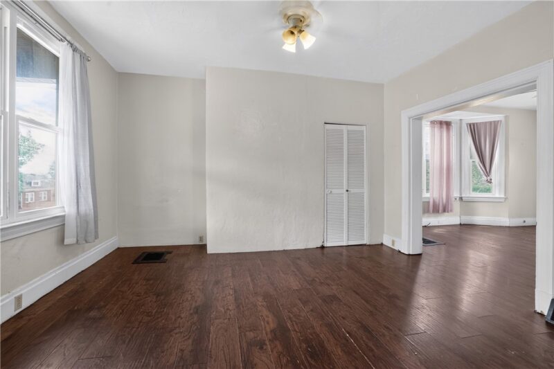2212 Saranac Ave — photo 8