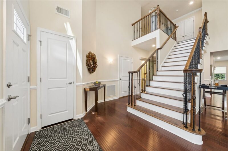 1401 Cambridge Drive — photo 3