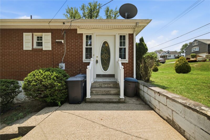 211 East Ave — photo 4