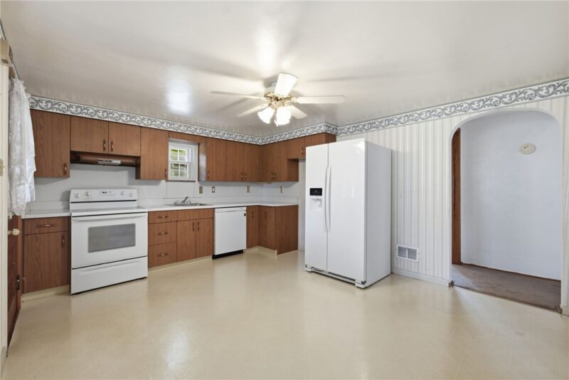 211 East Ave — photo 8
