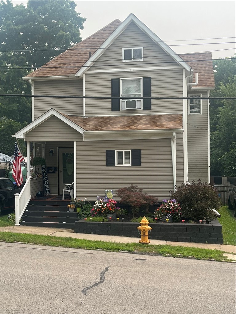 402 Meek St — photo 1