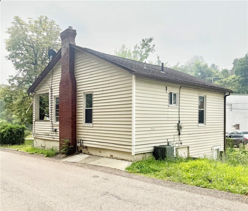 301 RUN STREET — photo 3