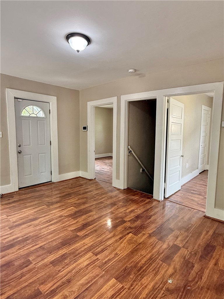 301 RUN STREET — photo 4