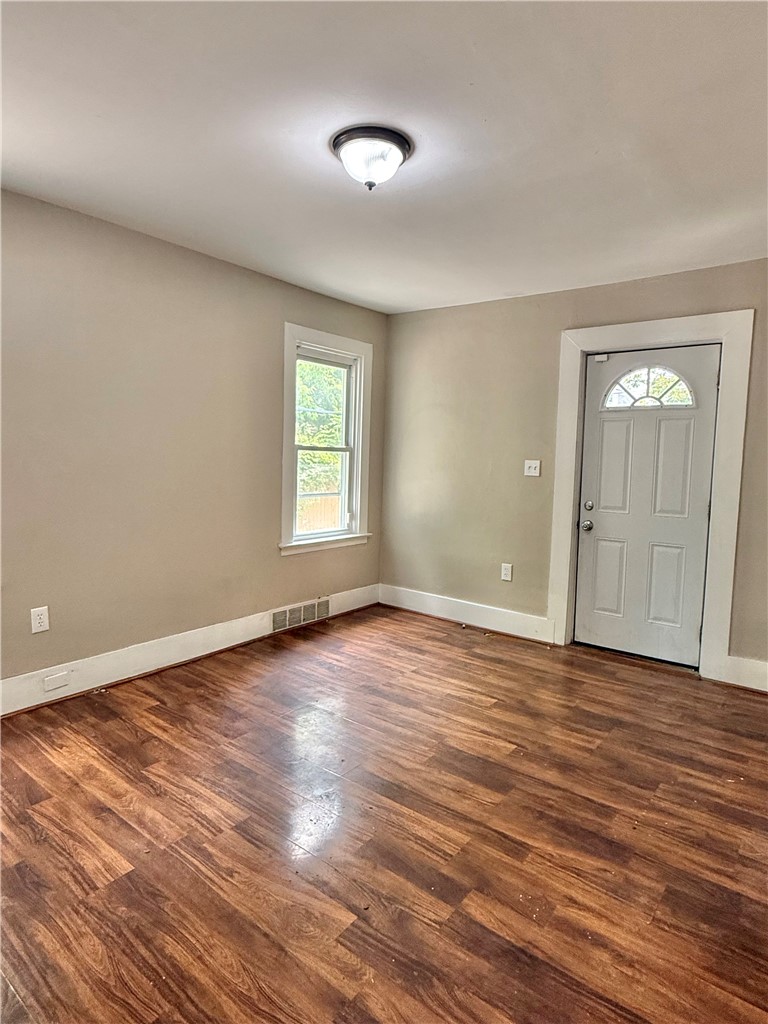 301 RUN STREET — photo 5