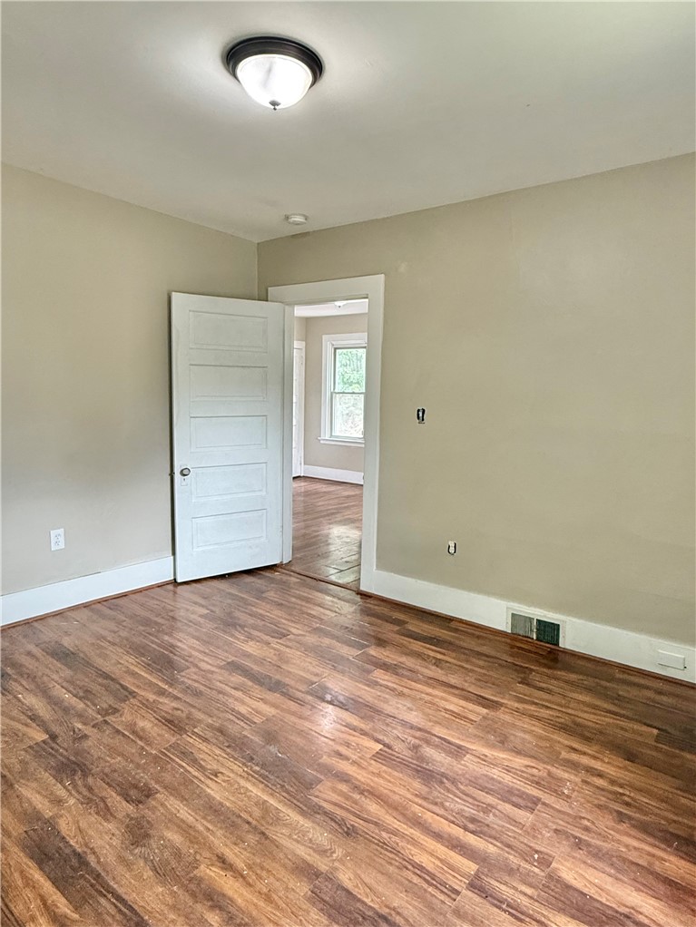 301 RUN STREET — photo 8