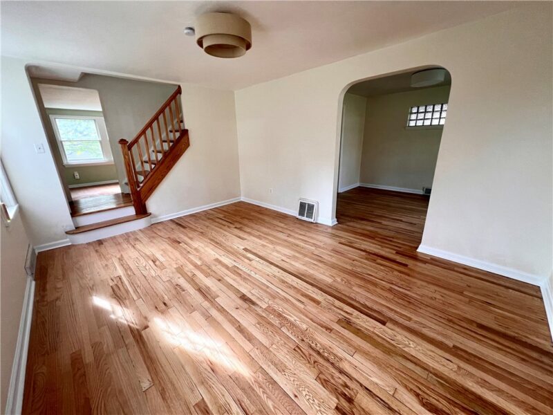1532 Greencrest Dr — photo 2