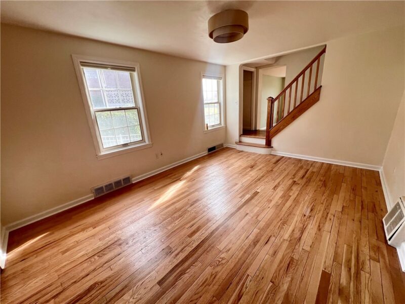 1532 Greencrest Dr — photo 3
