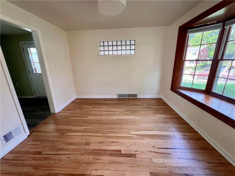1532 Greencrest Dr — photo 6
