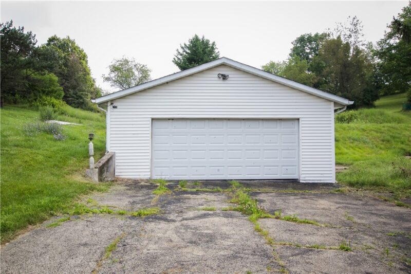 1866 Henderson Ave — photo 4