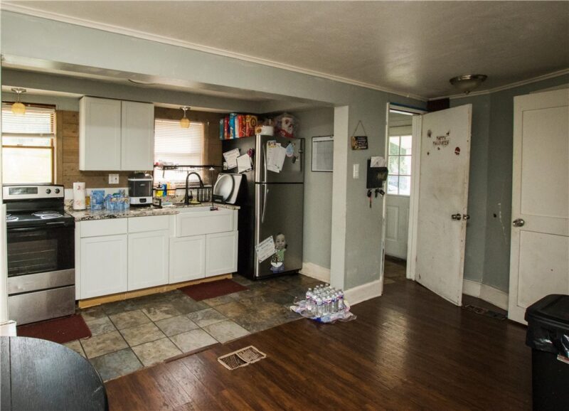 1866 Henderson Ave — photo 5