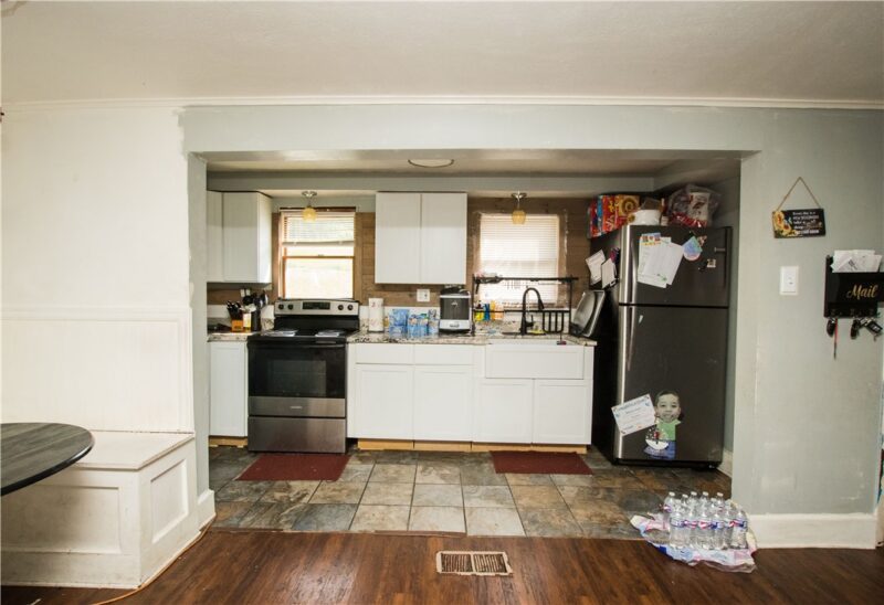 1866 Henderson Ave — photo 6