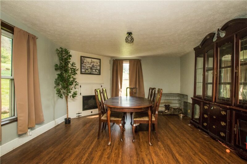 1866 Henderson Ave — photo 8