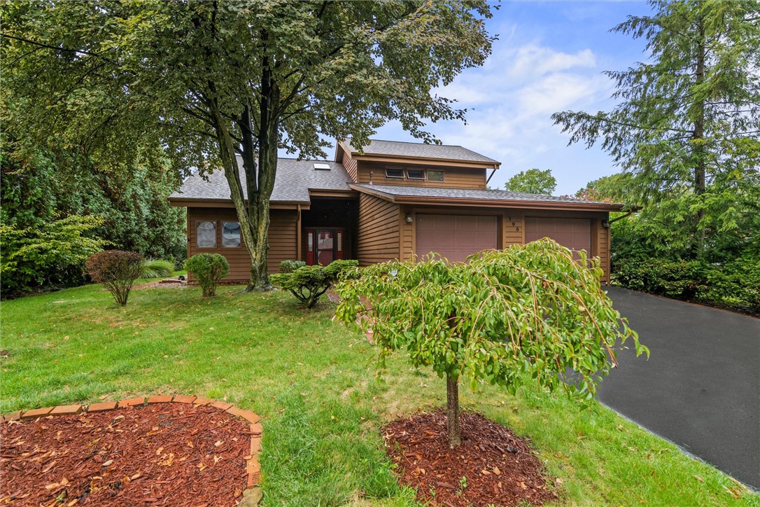 195 Jonathan Place — photo 1