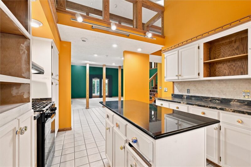 195 Jonathan Place — photo 4