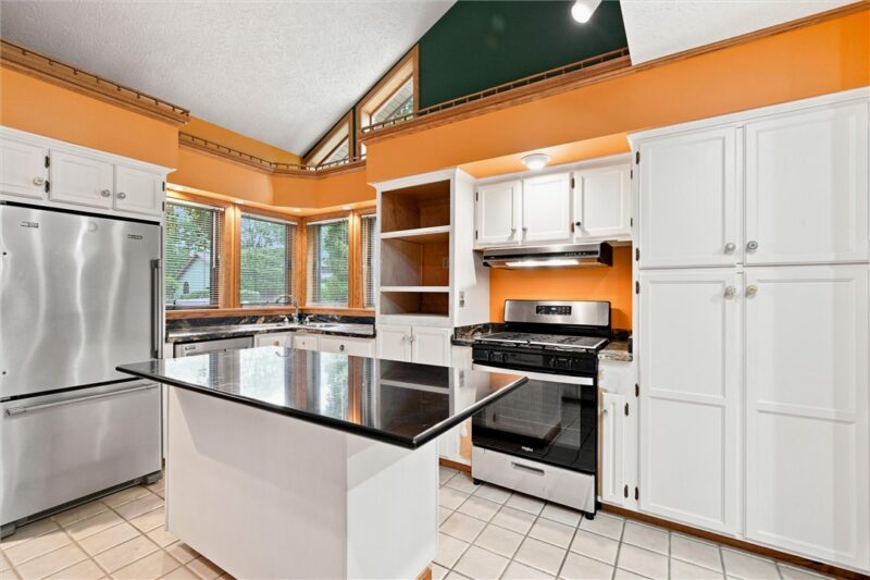 195 Jonathan Place — photo 5