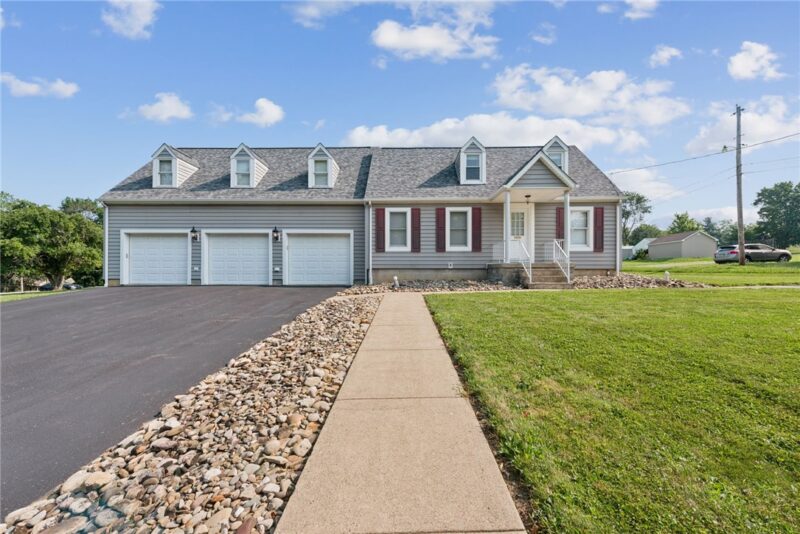 1676 E Laurel Circle