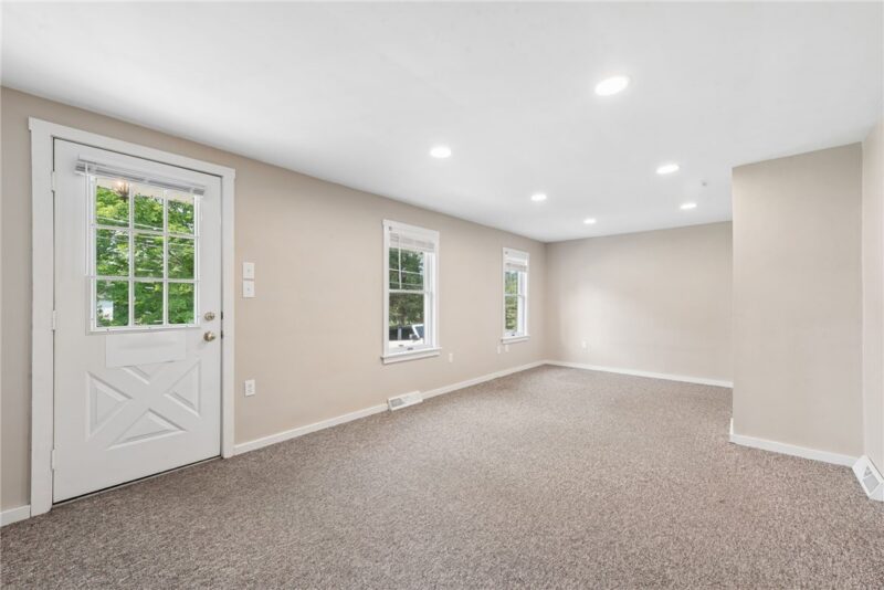 1676 E Laurel Circle — photo 4