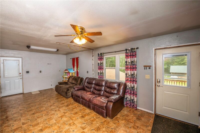 905 Branchton Rd — photo 4