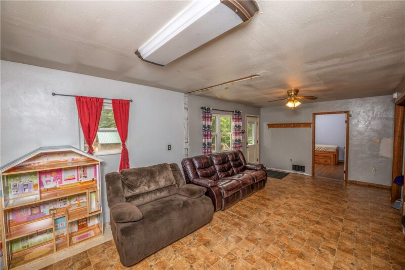 905 Branchton Rd — photo 5