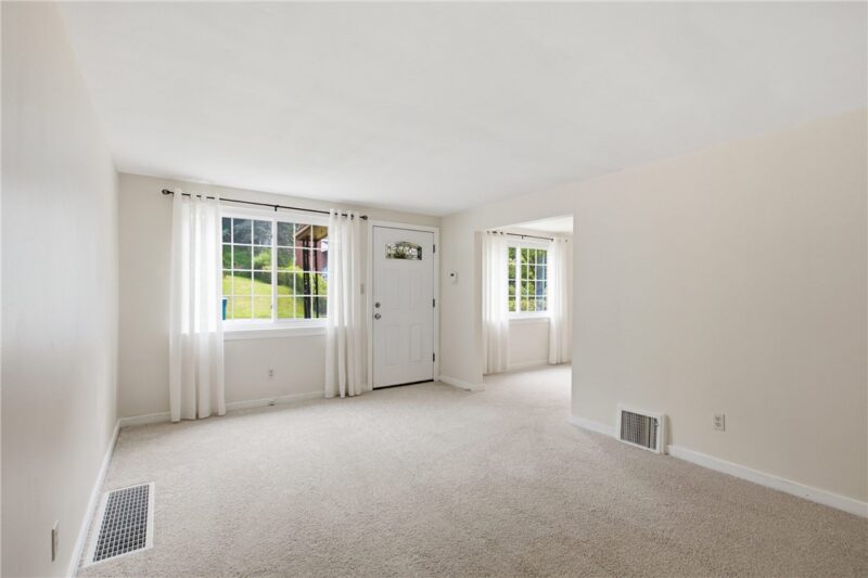 124 Macfarlane Dr — photo 4