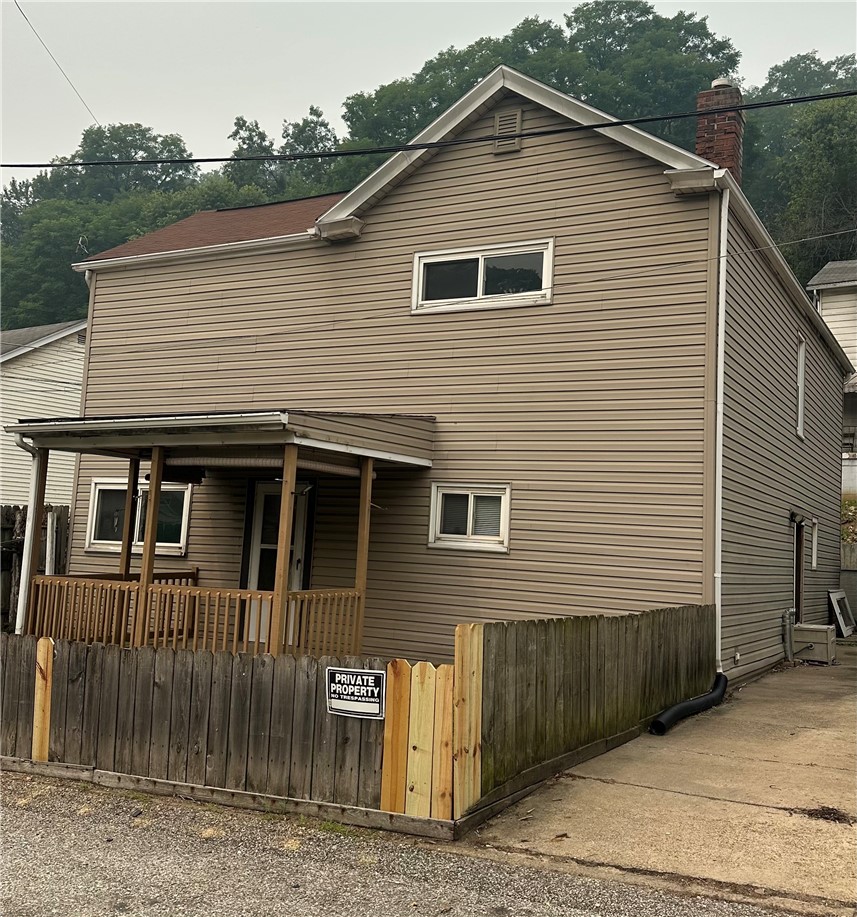 835 Hall St — photo 1