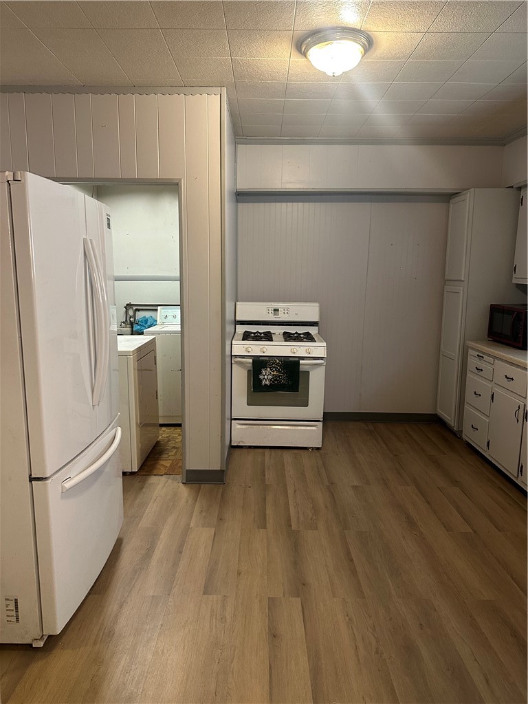 835 Hall St — photo 2