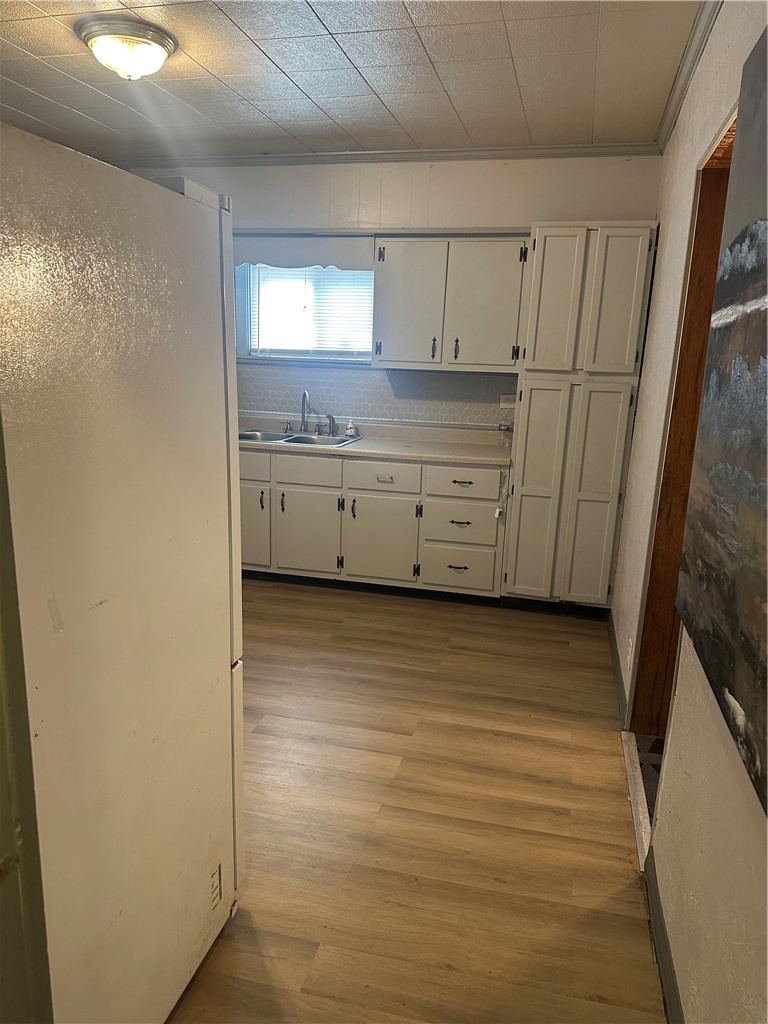 835 Hall St — photo 3
