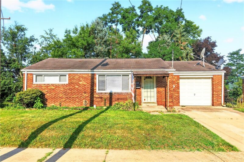 339 Berry St — photo 2