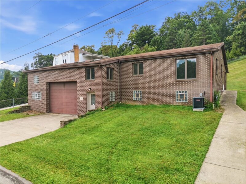 312 Hillside Avenue Ext — photo 2
