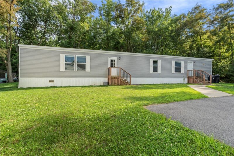 195 Falls Church Road — photo 2