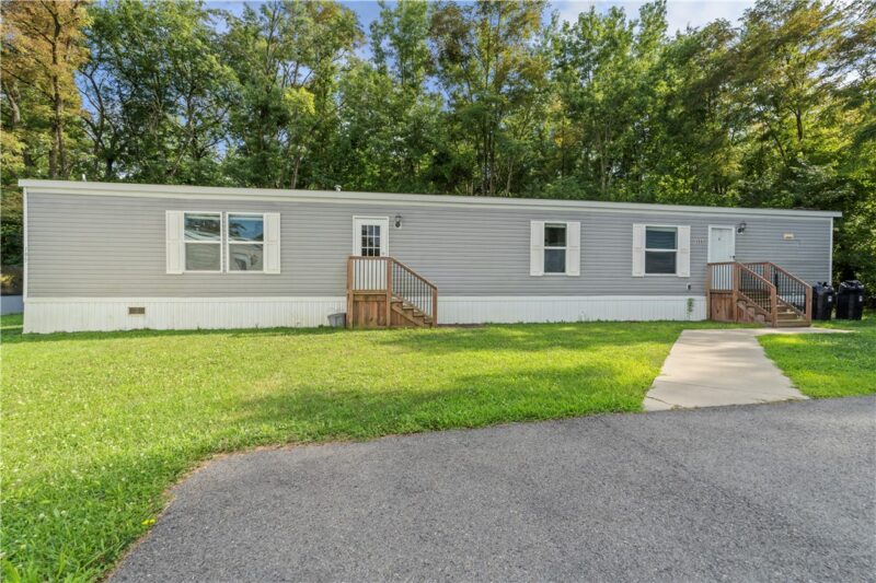 195 Falls Church Road — photo 3