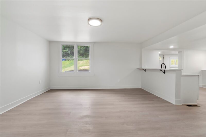 212 Hazel Street — photo 4