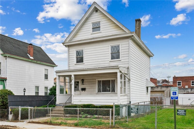 627 Woodward Ave — photo 2
