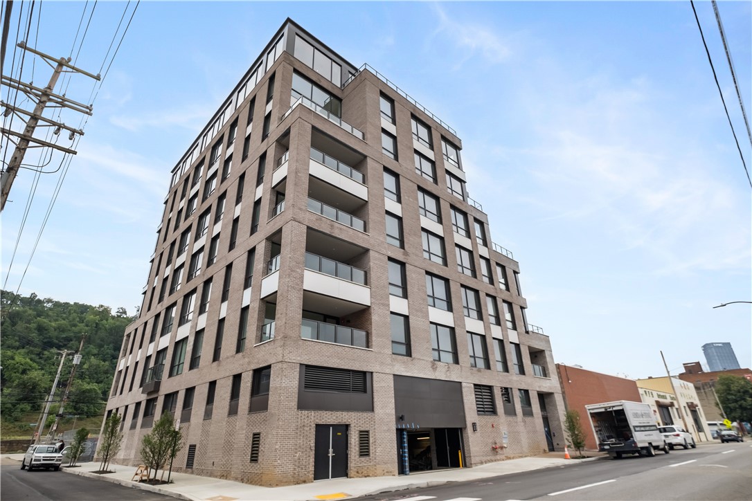 2330 Penn Ave 304 — photo 1