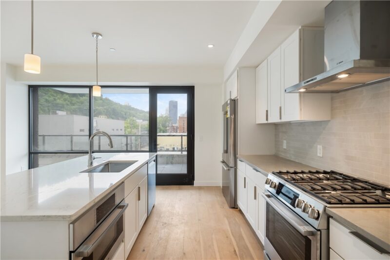 2330 Penn Ave 304 — photo 7