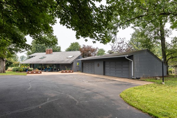 26 Lois Ln — photo 3