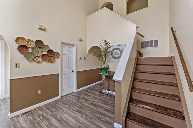 232 Carriage Blvd — photo 5