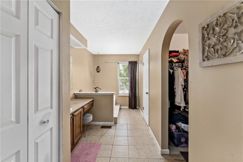 232 Carriage Blvd — photo 6