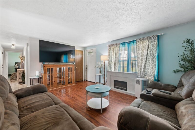 696 Knoll Lane — photo 4