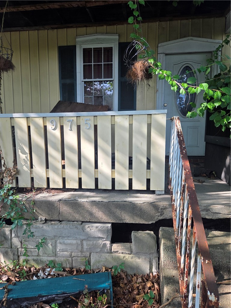 975 Wilkins Ave — photo 2