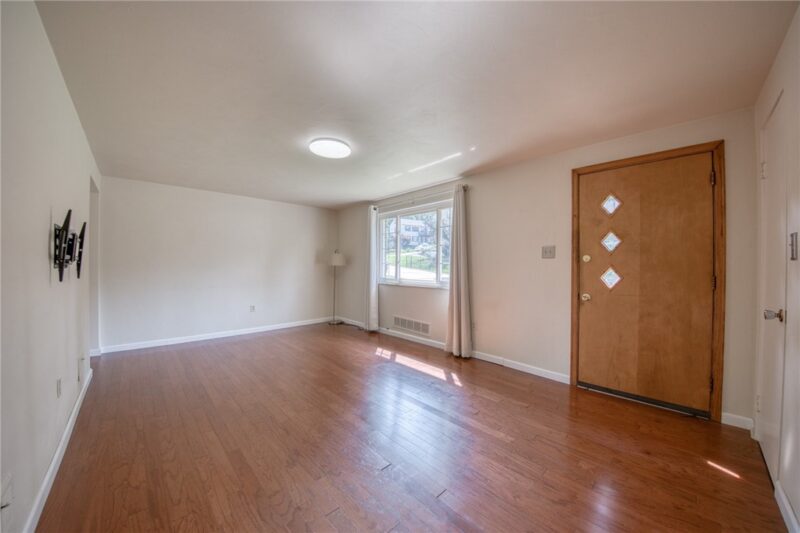 110 Clearfield Pl — photo 2