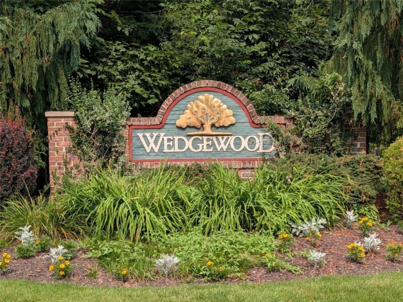 118 Wedgewood Dr — photo 2