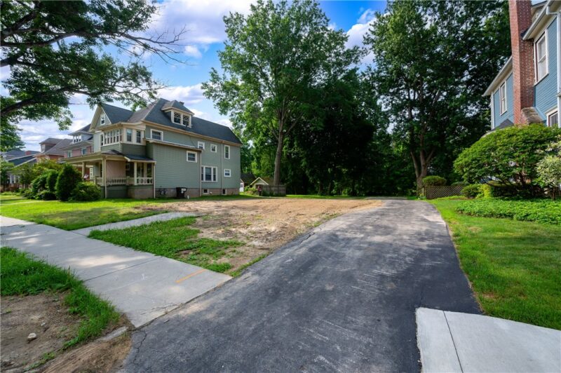 154 E Pine St — photo 6