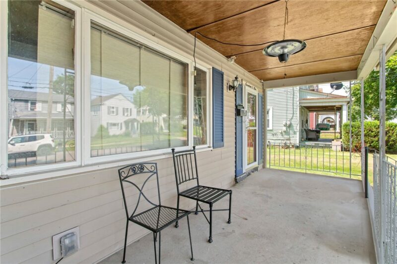 1709 Irwin St — photo 3