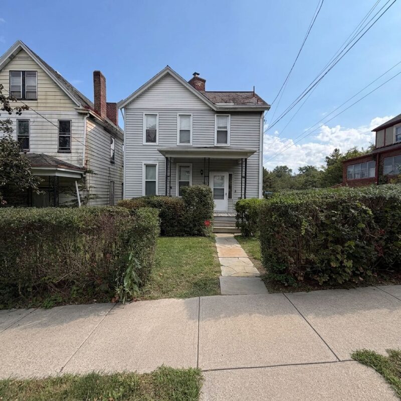 1031 Tyndall St — photo 2