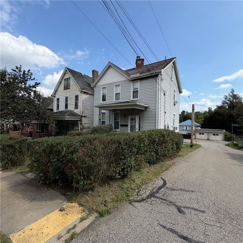 1031 Tyndall St — photo 3