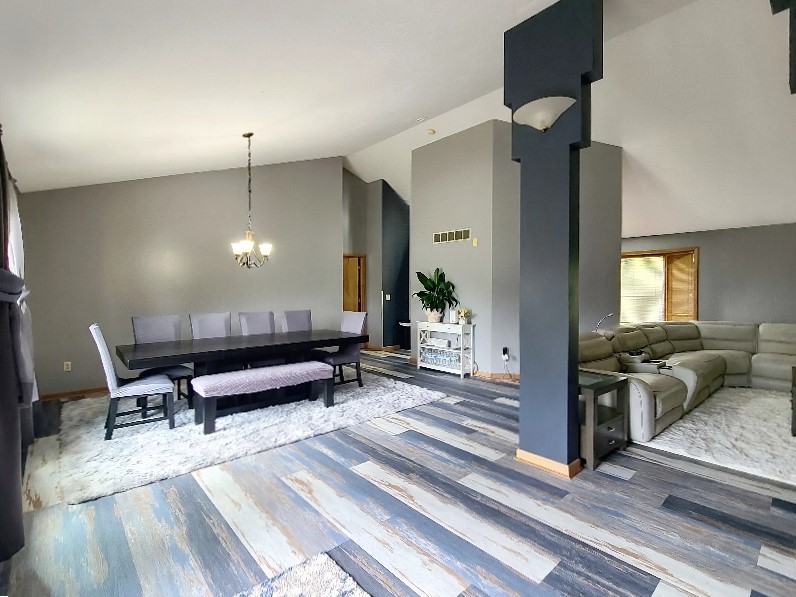 3319 Carriage Cir — photo 2