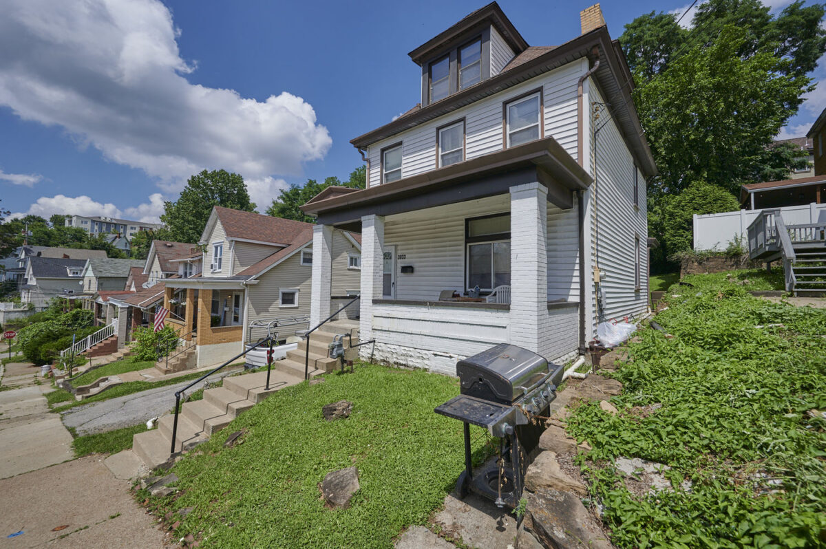 3033 Bremen AVENUE — photo 1